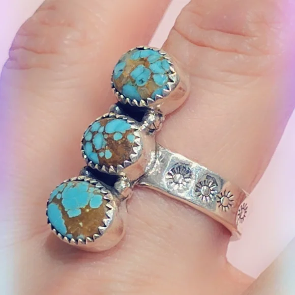 Kingman Turquoise Sterling Gemstone Ring - Picture 1 of 3